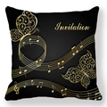 Housse de coussin carrée noire avec motifs dorés de papillons et de notes de musique - Invitation Musicale (25) / 45x45cm