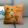 Detail einer Leinen-Kissenhülle mit Bär und Hase Happy Birthday Illustration Design - Alles Gute zum Geburtstag Bär und Hase (3)