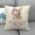 Detail der Leinentextur und Osterhasen-Illustration auf quadratischem Kissenbezug - 45x45cm / Brauner Hase mit Kranz (Happy Easter)