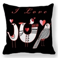 Taie d'oreiller noire avec cœurs rouges et oiseaux formant le texte I Love You artistique - Texte d'Oiseau Artistique (37) / 45x45cm