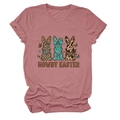 Gros plan des imprimés lapins de Pâques léopard et turquoise sur le T-shirt mauve - S / Or rose