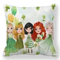 Dettaglio copricuscino San Patrizio con illustrazioni di ragazze in vestiti verdi - Illustrazione Ragazze di Festa (Style-25)