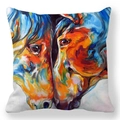 Détail de la taie d'oreiller en peau de pêche avec motif de peinture à l'huile de chevaux - Motif Impressionniste Double Cheval Bleu Profond et Rouge Rose (28)