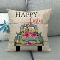 Detail von Leinen-Osterkissenbezug mit blauem LKW und Hasen auf einem Sofa - Vintage Holz Blauer LKW Hase (2)