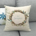 Detail von Oster-Kissenbezug aus Leinen mit I love Springtime Text auf grauem Sofa - Frühlingskranz I love Springtime Stil (4)