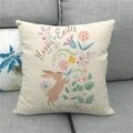 Detalle de funda de cojín de lino con conejo de Happy Easter y flores en sofá - Estilo Conejo Marrón Saltando (13)