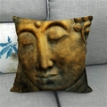 Dettaglio macro del motivo viso di Buddha su federa in lino con design in pietra - Stile Buddha in Rilievo Metallico Marrone Dorato (5)