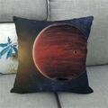 Detailansicht des Kissenbezugs aus Leinen mit großem roten Planeten im sternenklaren Himmel - Rötlich Brauner Planet und Blauer Weltraum (9)
