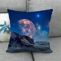 Makro-Detail von Leinen-Kissenbezug mit einer tiefblauen Sci-Fi-Kosmos-Sternenlandschaft - Terrestrischer Planet und Zerklüftete Felsen (10)