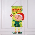 Détail d'un drapeau de Noël avec un elfe chantant et de longues jambes rayées décoratives - Bannière Suspendue (Elfe Vert)