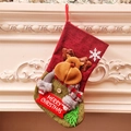Kerstsok met 3D rendier en Merry Christmas tekst bij een witte open haard - Hert