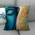Buddha-Kissenbezug aus Leinen mit künstlerischem Ölgemälde-Druck auf grauem Sofa - 45x45 cm / Künstlerischer Buddha im Profil (3)