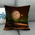 Detailweergave van vierkante linnen kussensloop met een Jupiter gasplaneet print - 45cmx45cm / Gasreus Planeet (2)