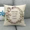 Gedetailleerde linnen textuur van kussenhoes met 'Welcome To Our Happy Place' - Happy Place Krans (1)
