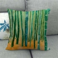 Dettaglio federa in lino con stampa di foresta di bambù su un divano grigio - 45x45cm / Bambù Denso su Sfondo Arancione (3)