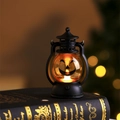 Lanterne citrouille Halloween vintage avec lumière LED sur un livre décoratif - Style Citrouille Maléfique (Modèle C)