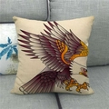Detail eines Leinenkissenbezugs mit Weißkopfseeadler-Druck im amerikanischen Tattoo-Stil - 45x45cm / Tattoo-Stil Adler (16)