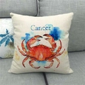 Makro-Detail des Leinen-Kissenbezugs mit Aquarell-Krabbe und Cancer-Schriftzug - Sternzeichen Krebs Englisches Logo (4)
