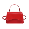 Borsa a tracolla chic in pelle rossa opaca con patta ondulata e manico superiore - Rosso