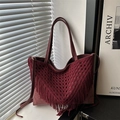 Borsa tote boho rosso scuro con frange a strati e sottili spalline molto eleganti - Rosso