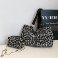 Schickes Set aus Shopper mit Zebramuster und passender kleiner Kettentasche - Leopardenmuster Schwarz