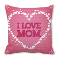 Λεπτομέρεια ροζ μαξιλαροθήκης με κείμενο I LOVE MOM και λευκό σχέδιο καρδιάς - Στυλ Γραμμή Καρδιάς με Λευκές Βούλες σε Ροζ Φόντο (7) / 45x45cm