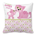 Housse de coussin chat rose avec texte LOVES ME et motifs floraux élégants - 45x45 cm / Style Chat de Dessin Animé Rose (32)