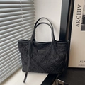 Borsa tote nera minimalista con trama scozzese di paillettes e robusti manici a mano - Nero