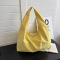 Minimalistische grote shopper in heldergeel waterbestendig nylon voor dagelijks gebruik - Geel
