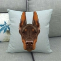 Federa quadrata decorativa in lino con ritratto realistico di cane Doberman su blu - Stile Ritratto di Dobermann Blu Chiaro (3)