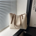Grand sac cabas minimaliste crème en similicuir avec fines bandoulières marron - Blanc