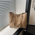 Grand sac cabas minimaliste couleur abricot en simili cuir avec lettrage doré - Kaki