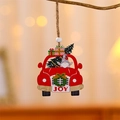 Ornamento auto di Natale in legno con gnomo e albero appeso a un ramo con luci calde - Stile Gnomo con Cappello Grigio