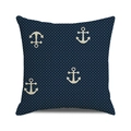 Détail de la housse de coussin nautique avec ancres blanches et pois sur tissu bleu marine - Style Ancre Beige Pois Marine (14)