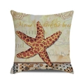 Détail d'une housse de coussin carrée avec motif étoile de mer rouge et texte océan - Style Typographie Étoile de Mer Marron (12) / 45x45cm
