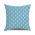 Dettaglio di federa nautica azzurra con motivi ad ancora bianchi su tessuto di lino - Ancora Blu Chiaro / 45x45 cm