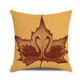 Housse de coussin en lin jaune gingembre avec motif feuille d'érable et cygne - Silhouette de Cygne dans l'Érable sur Gingembre (24)