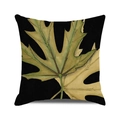 Housse de coussin carrée d'automne avec une grande feuille d'érable sur fond noir - Feuille d'Érable Dégradée sur Noir (26)