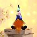 Detail der leuchtenden Halloween-Zwergfigur mit orangem Bart und Happy Halloween Hut - Oranger Bart Stil