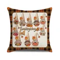 Detail van herfst kussenhoes met tien dwergen en een oranje geruit patroon aan de rand - Tien Kabouters Thanksgiving Serie (4)