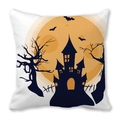 Detail von Halloween-Schloss-Silhouette und orangefarbenem Mond auf dem Kissenbezug - Blaues Schloss Vollmond-Stil (12)