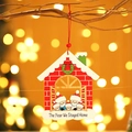 Ornamento natalizio a casa con famiglia con mascherine e testo The Year We Stayed Home - Famiglia di 5 persone