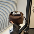 Borsa a tracolla retrò marrone scuro opaca con chiusura a fibbia in metallo - Marrone