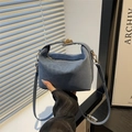 Sac bandoulière bleu gris en suédine avec détails dorés et bandoulière amovible - Bleu