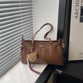 Borsa tote vintage in pelle marrone cerata con targhetta fashion e ciondolo a orso - Con Ciondolo / Marrone