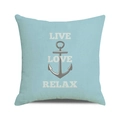 Détail de la housse de coussin ancre bleu clair avec texte Live Love Relax brodé - Bleu Clair Live Love Relax Ancre (5)