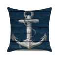 Détail de housse de coussin nautique avec ancre blanche sur texture grain de bois bleu - Grain de Bois Marine Ancre de Fer Chaîne (18)