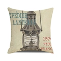 Detail eines Vintage-Laternen-Aufdrucks auf beige Leinenkissenbezug im maritimen Stil - French Vintage Lantern Style