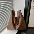 Bolso tote marrón oscuro de cuero sintético premium con correa ancha de hombro - Marrón