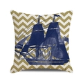 Deko-Kissenhülle aus Leinen mit blauer Segelboot-Silhouette und goldenem Wellenmuster - Wellenmuster Segelboot Stil